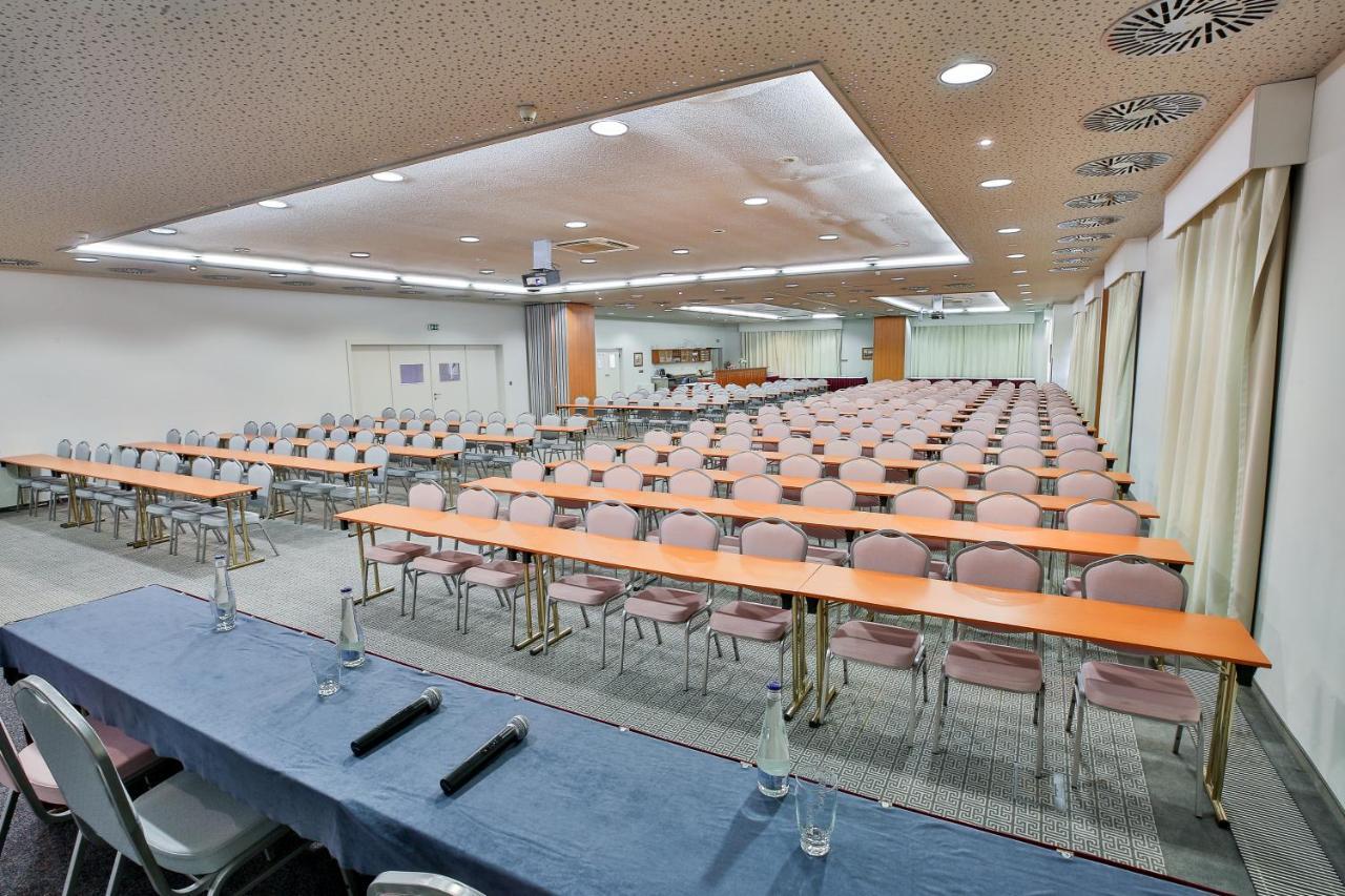 Lh Hotel Dvorak Tabor Congress & Wellness Εξωτερικό φωτογραφία
